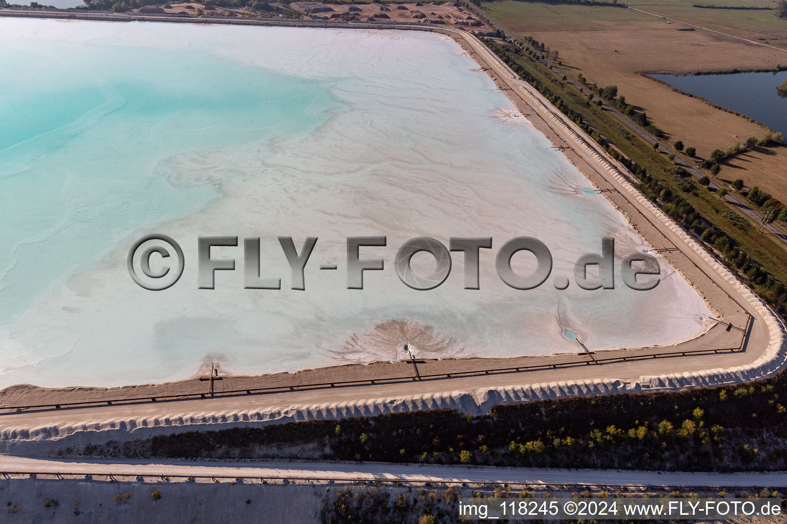 Marais salants à Rosières-aux-Salines dans le département Meurthe et Moselle, France depuis l'avion