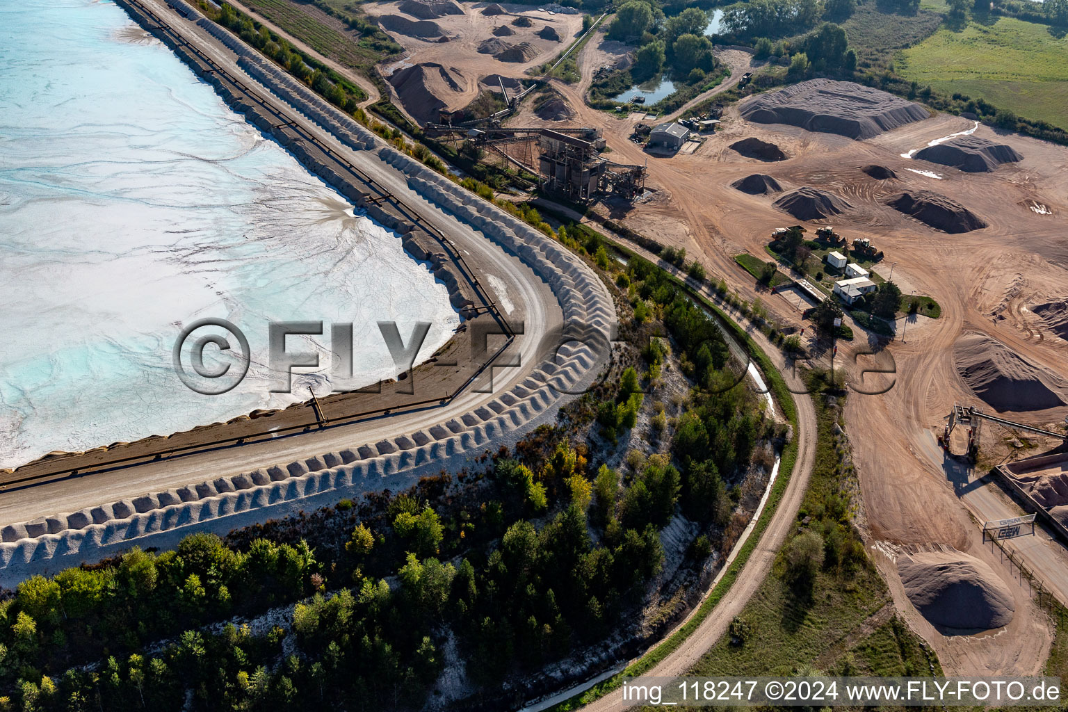 Marais salants à Rosières-aux-Salines dans le département Meurthe et Moselle, France vue du ciel