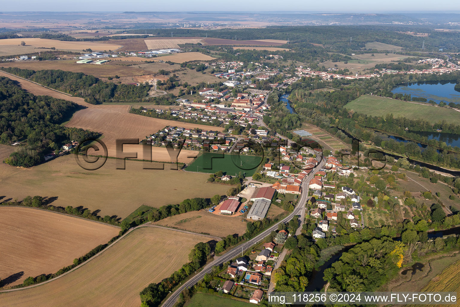 Photographie aérienne de Monastère bénédictin/Prieuré bénédictin à Flavigny-sur-Moselle à Flavigny-sur-Moselle dans le département Meurthe et Moselle, France