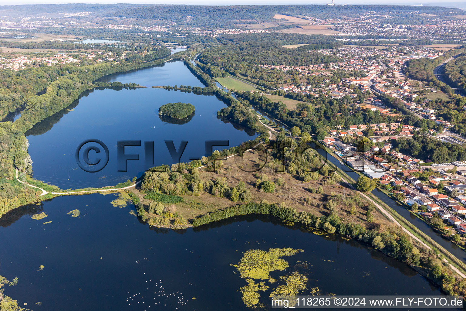 Vue aérienne de Lacs entre Moselle et Canal de l'Est à Richardménil dans le département Meurthe et Moselle, France