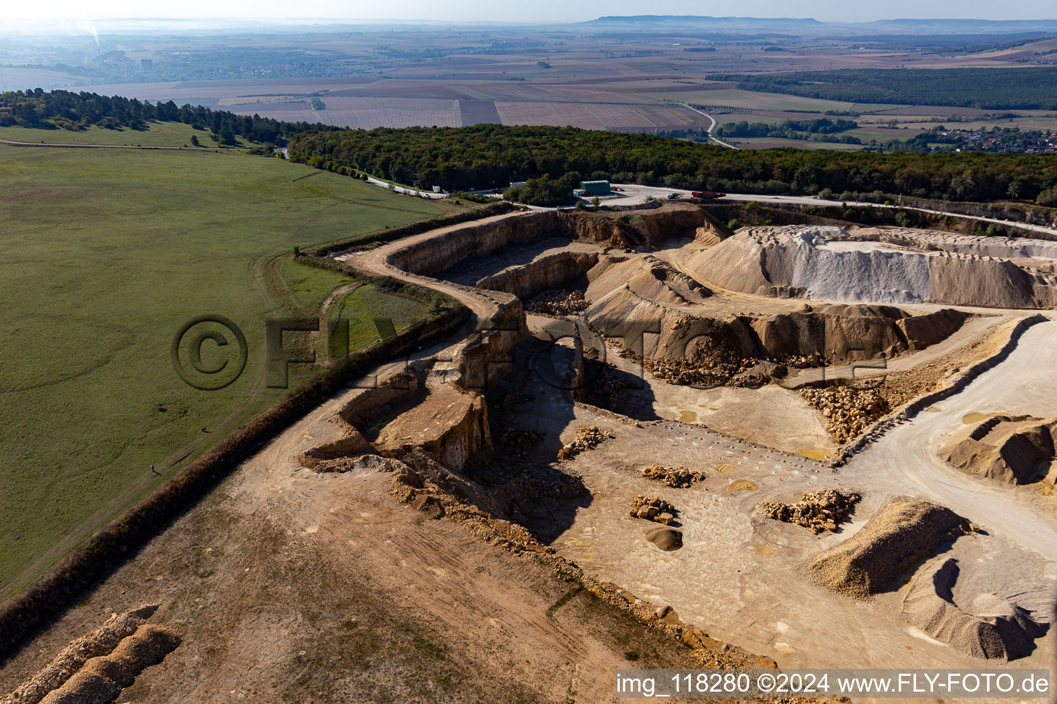 Vue aérienne de Carrière/Carrière Cogesud à Bainville-sur-Madon dans le département Meurthe et Moselle, France