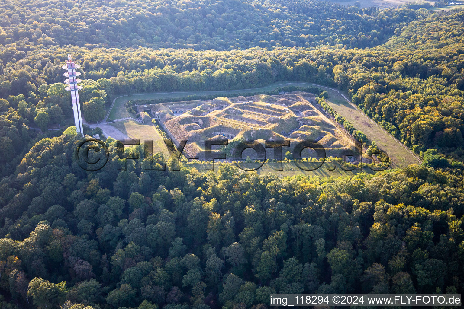 Vue aérienne de Fort de Bourlémont à Mont-lès-Neufchâteau dans le département Vosges, France