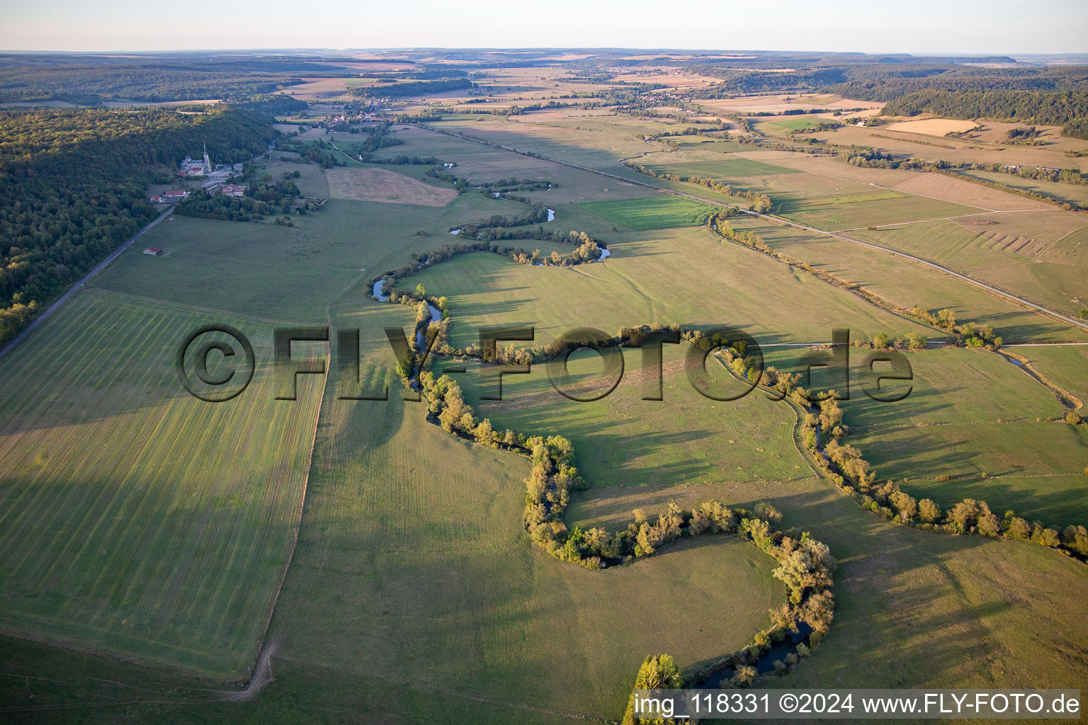 Vue aérienne de La Meuse/La Meuse à Coussey dans le département Vosges, France