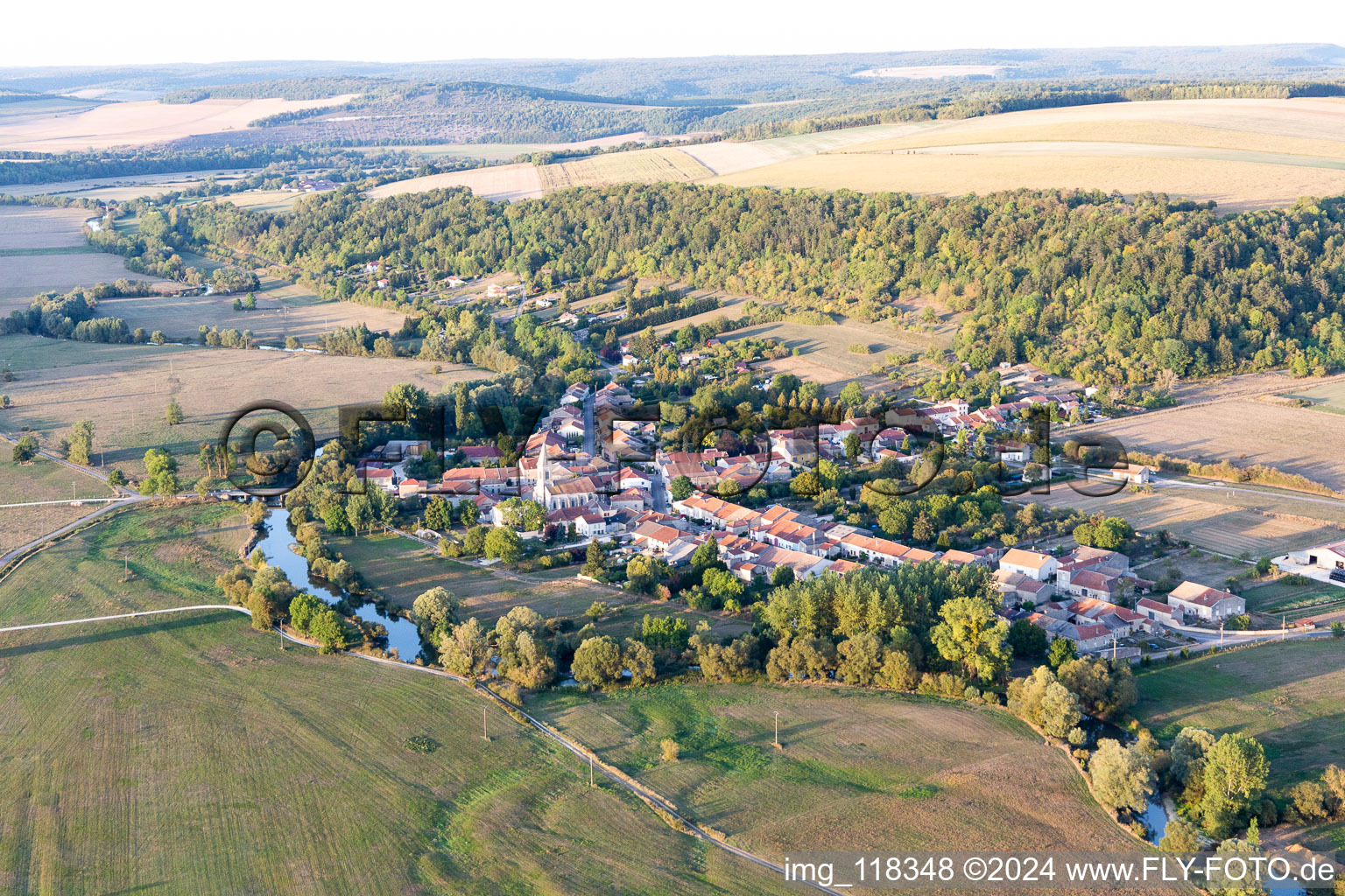 Vue aérienne de Sauvigny dans le département Meuse, France