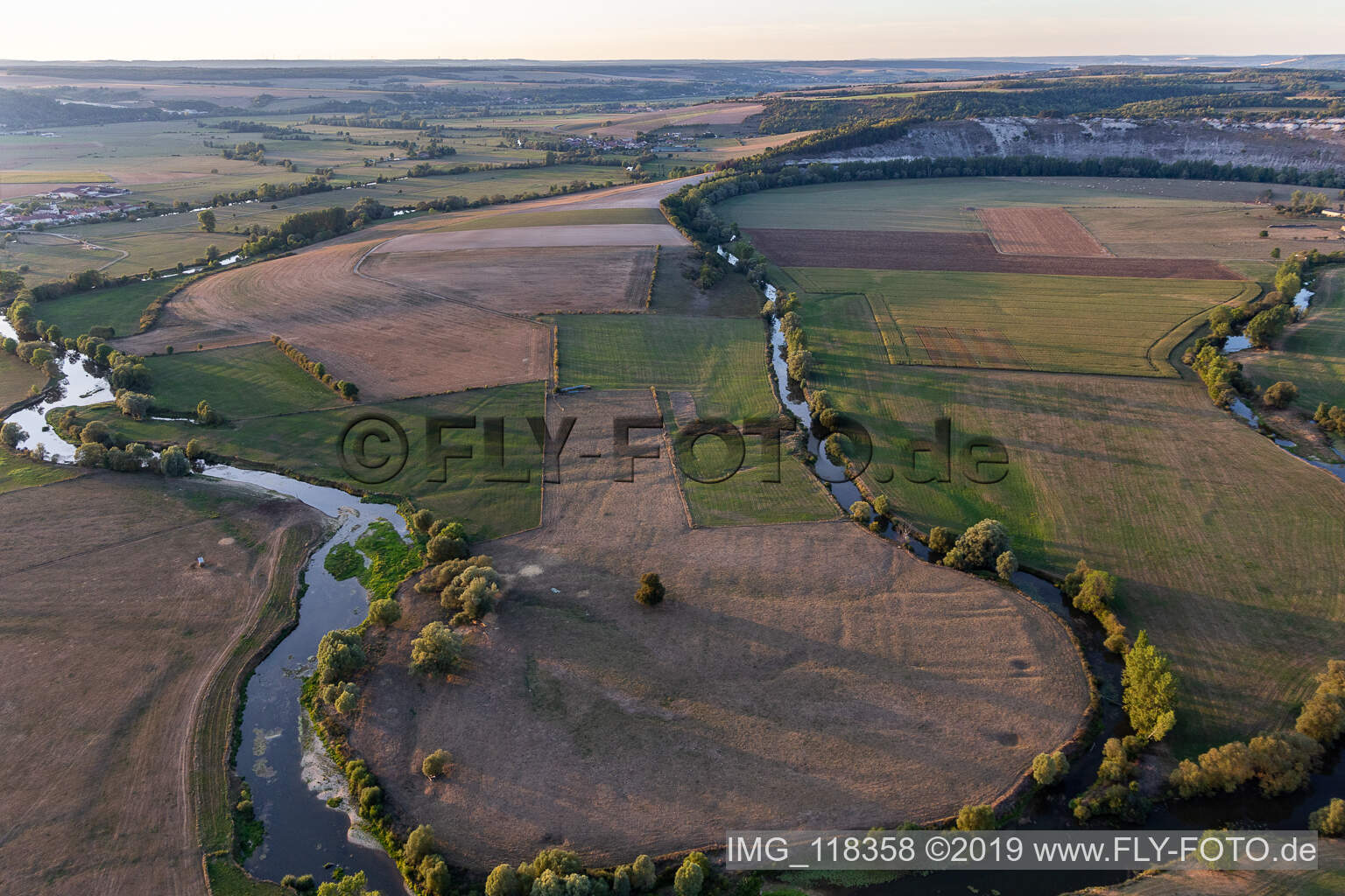 Vue aérienne de Embouchure du Chètre dans la Meuse/La Meuse à Champougny dans le département Meuse, France