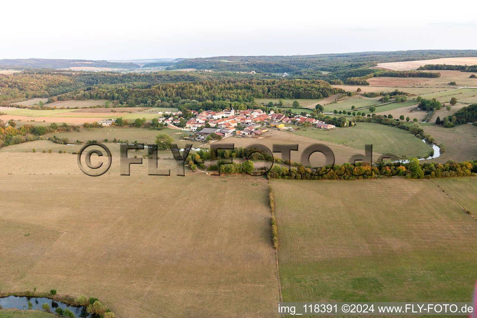 Vue aérienne de Au Vair à Autigny-la-Tour dans le département Vosges, France