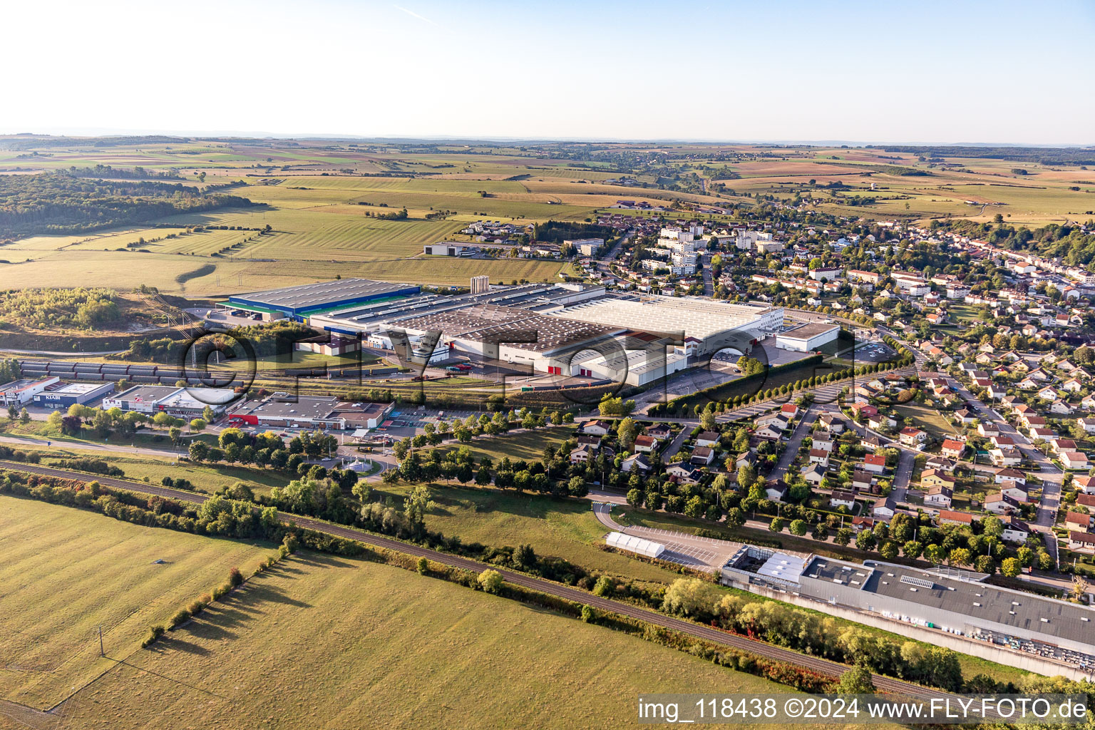 Vue aérienne de Nestlé Waters Supply Est à Contrexéville dans le département Vosges, France