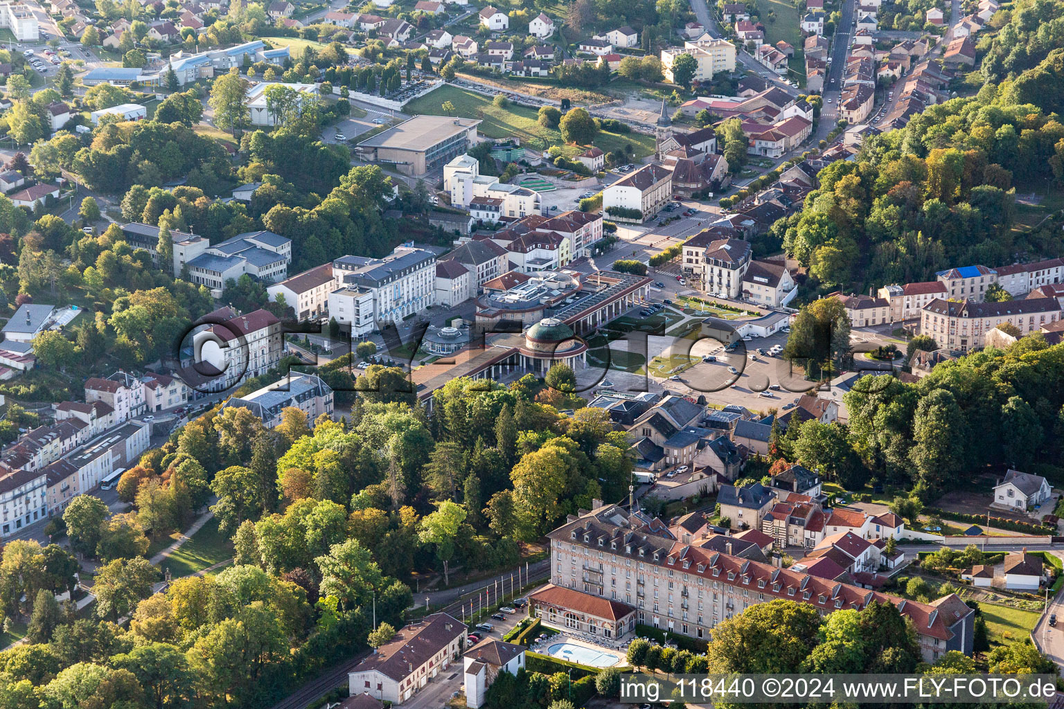 Vue aérienne de Casino de Contrexéville à Contrexéville dans le département Vosges, France