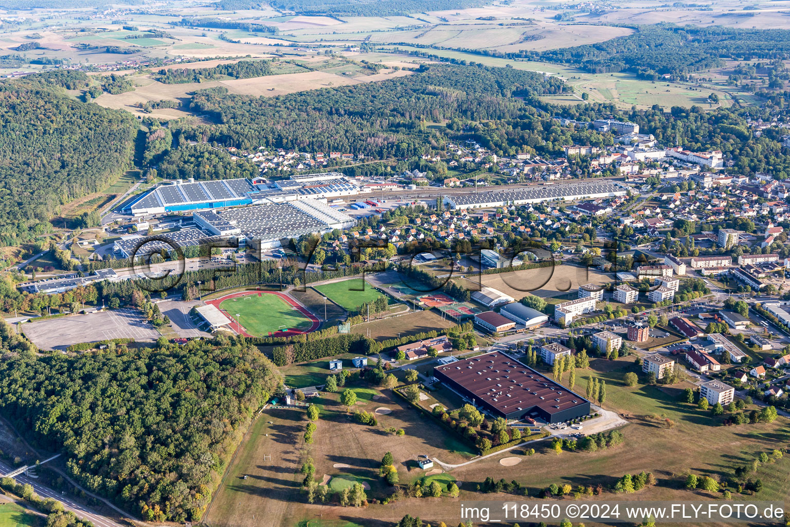 Vue aérienne de Nestlé Waters Supply Est à Vittel dans le département Vosges, France