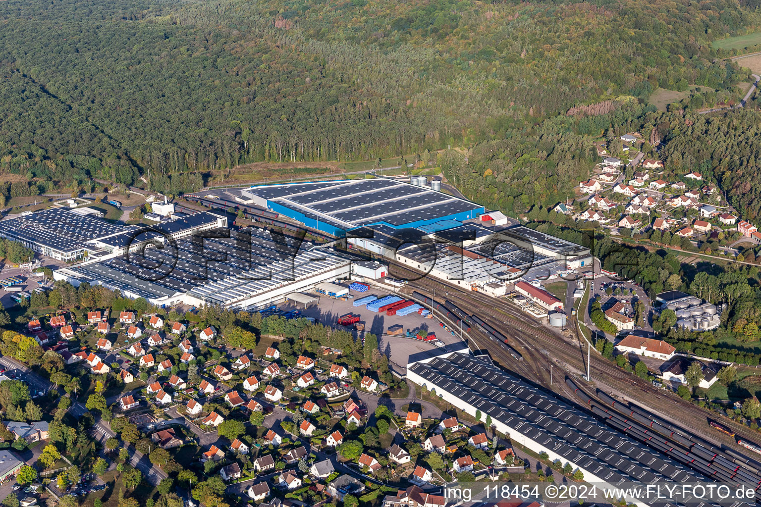 Photographie aérienne de Locaux d'une usine de fabrication de produits alimentaires Nestlé Waters Supply Est à Vittel dans le département Vosges, France