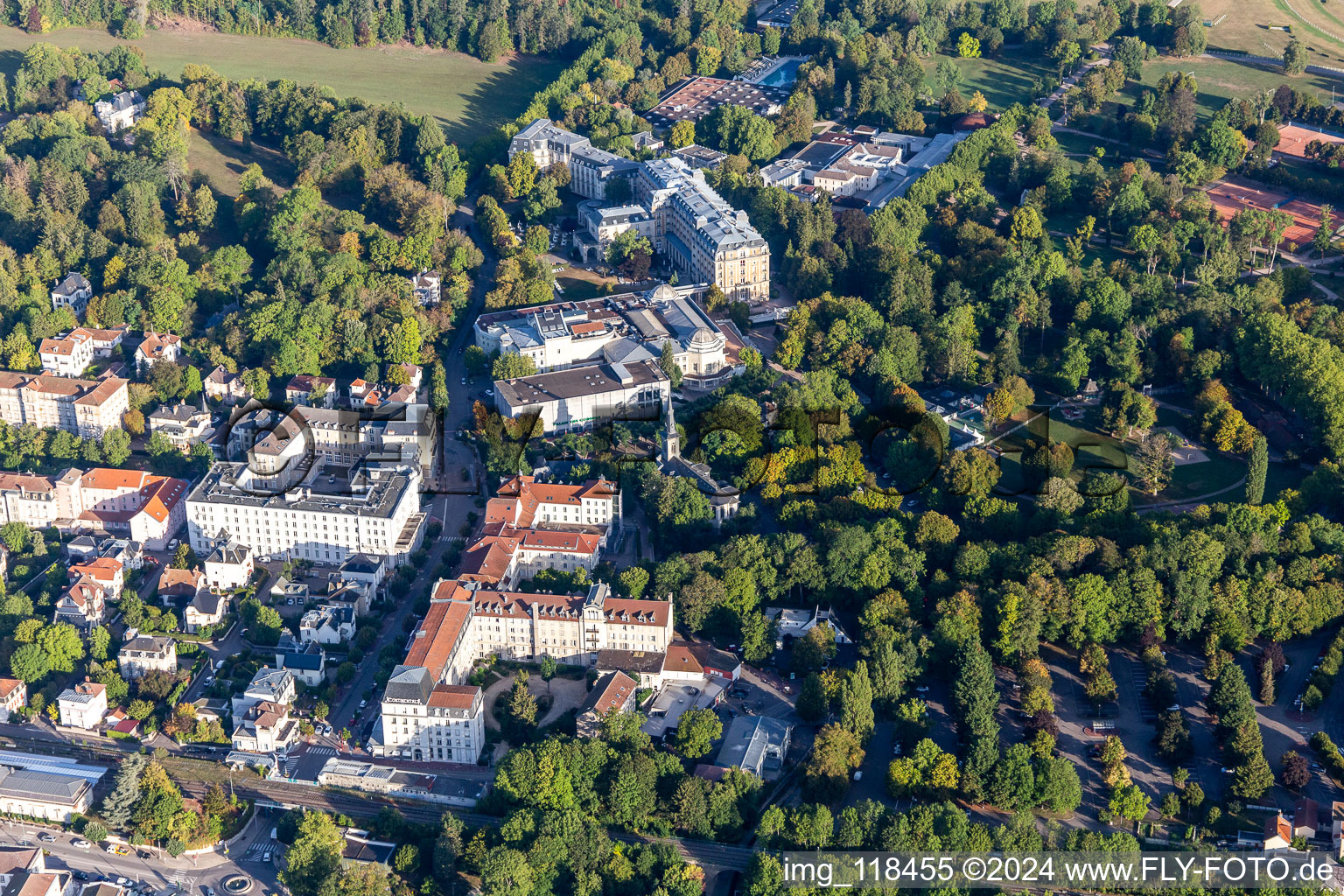 Vue aérienne de Casino de Vittel, Les Thermes de Vittel à Vittel dans le département Vosges, France