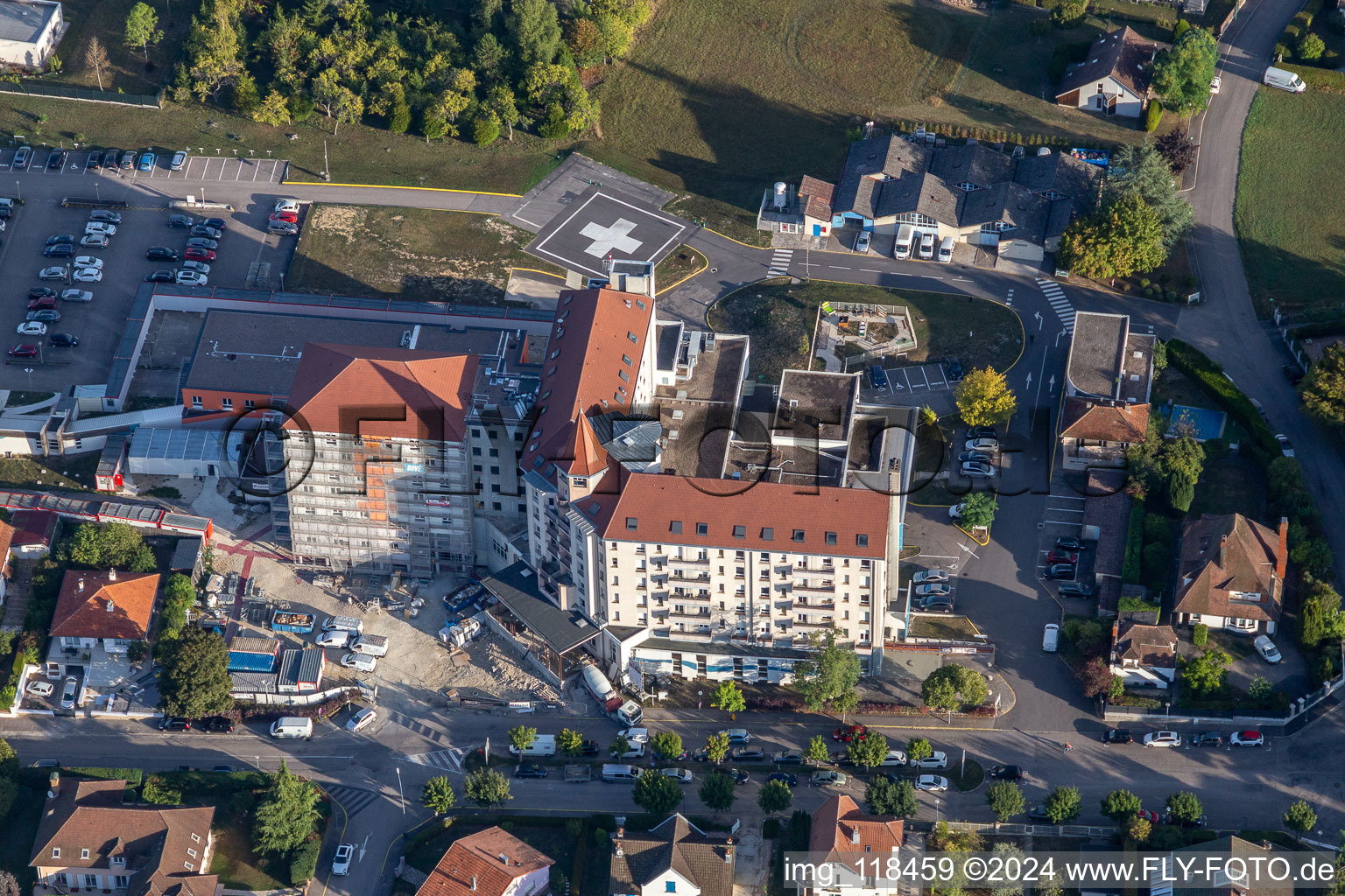 Vue aérienne de Centre Hospitalier de l'Ouest Vosgien à Vittel dans le département Vosges, France