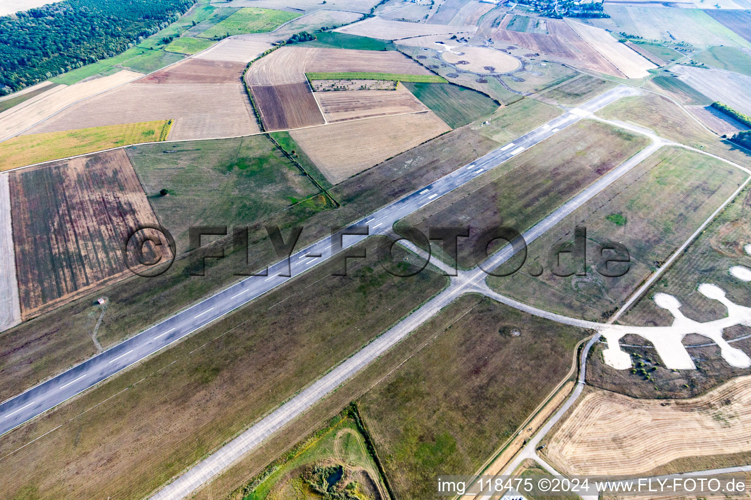 Vue aérienne de Aéroport d'Épinal-Mirecourt à Juvaincourt dans le département Vosges, France