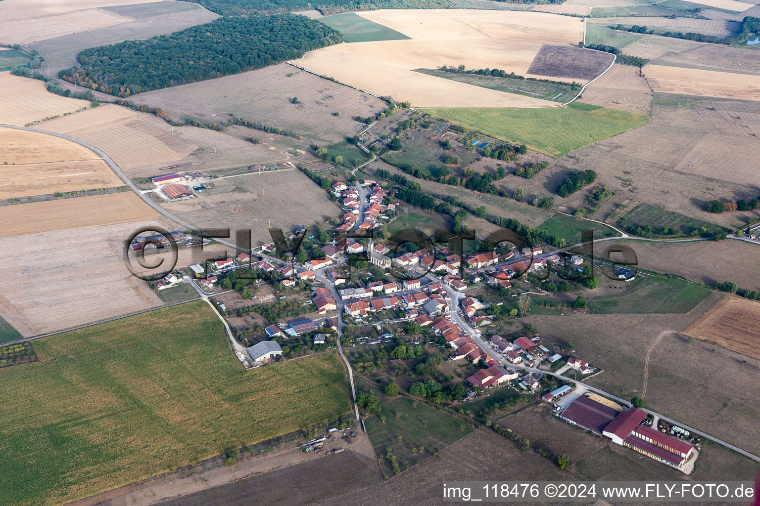 Vue aérienne de Aéroport d'Épinal-Mirecourt à Juvaincourt dans le département Vosges, France