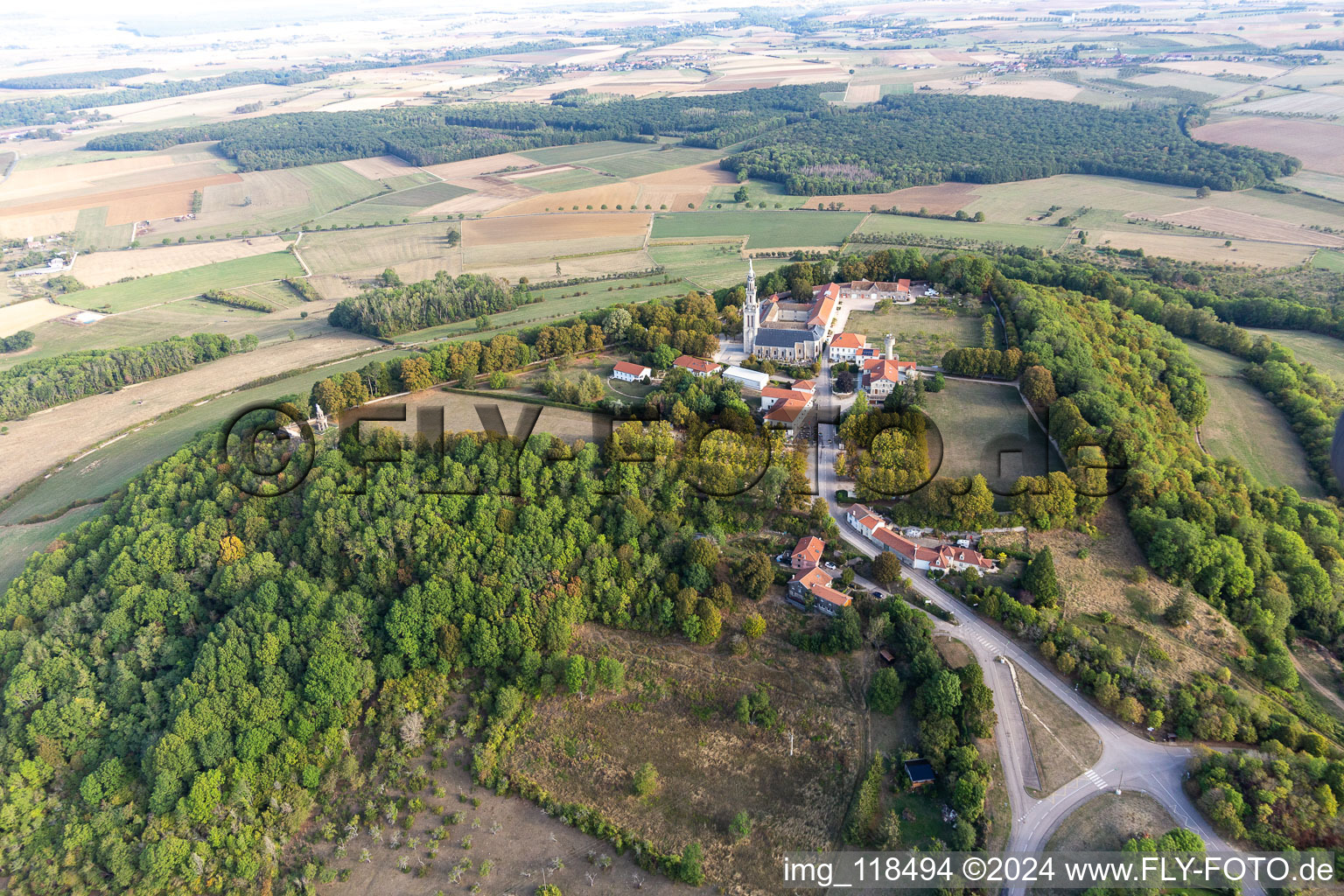 Basilique de Sion à Saxon-Sion dans le département Meurthe et Moselle, France du point de vue du drone