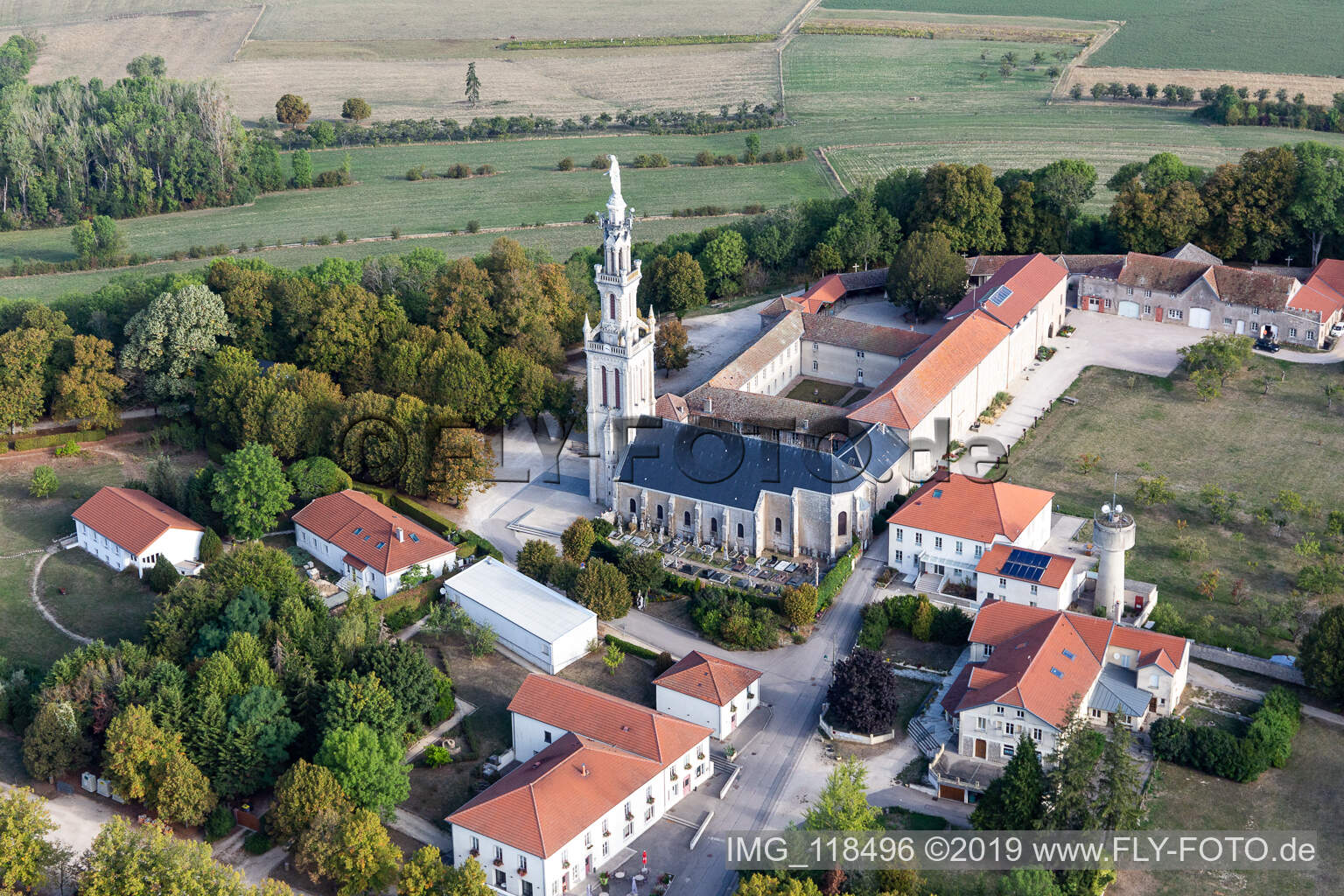 Basilique de Sion à Saxon-Sion dans le département Meurthe et Moselle, France d'un drone