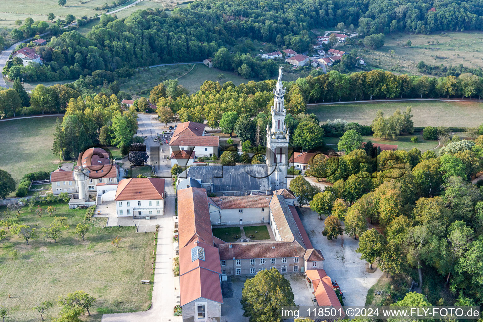 Vue oblique de Basilique de Sion à Saxon-Sion dans le département Meurthe et Moselle, France