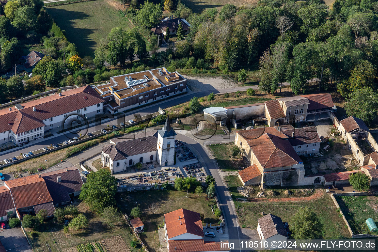 Vue aérienne de Dommartin-sur-Vraine dans le département Vosges, France