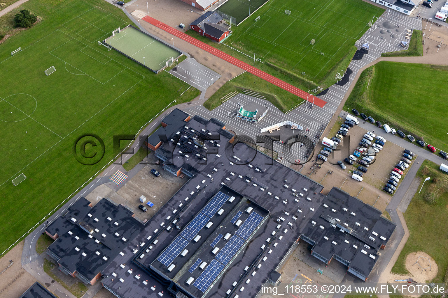 Photographie aérienne de École et bibliothèque à le quartier Nordby in Fanø dans le département Syddanmark, Danemark