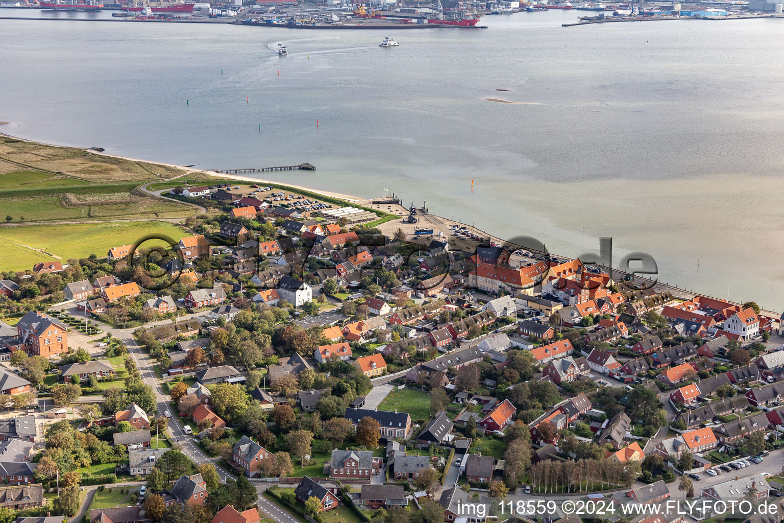 Vue aérienne de Færgehavn, port de ferry à le quartier Nordby in Fanø dans le département Syddanmark, Danemark