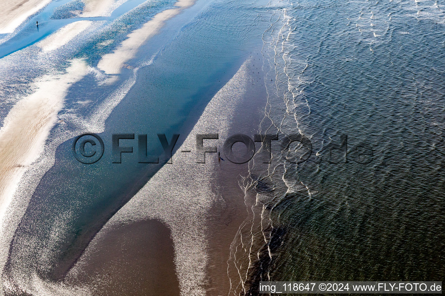 Vue aérienne de Paysage de plage de sable le long de la côte de la mer du Nord à Fanö à Fanø dans le département Syddanmark, Danemark