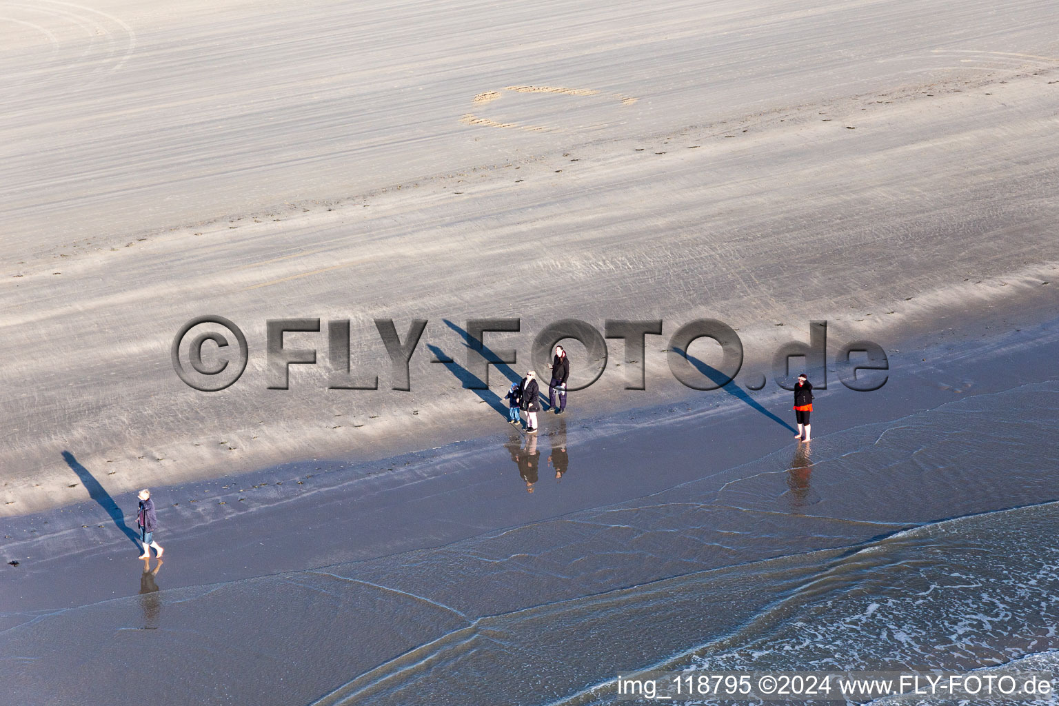 Plage de Fanoe Bad à Fanø dans le département Syddanmark, Danemark du point de vue du drone