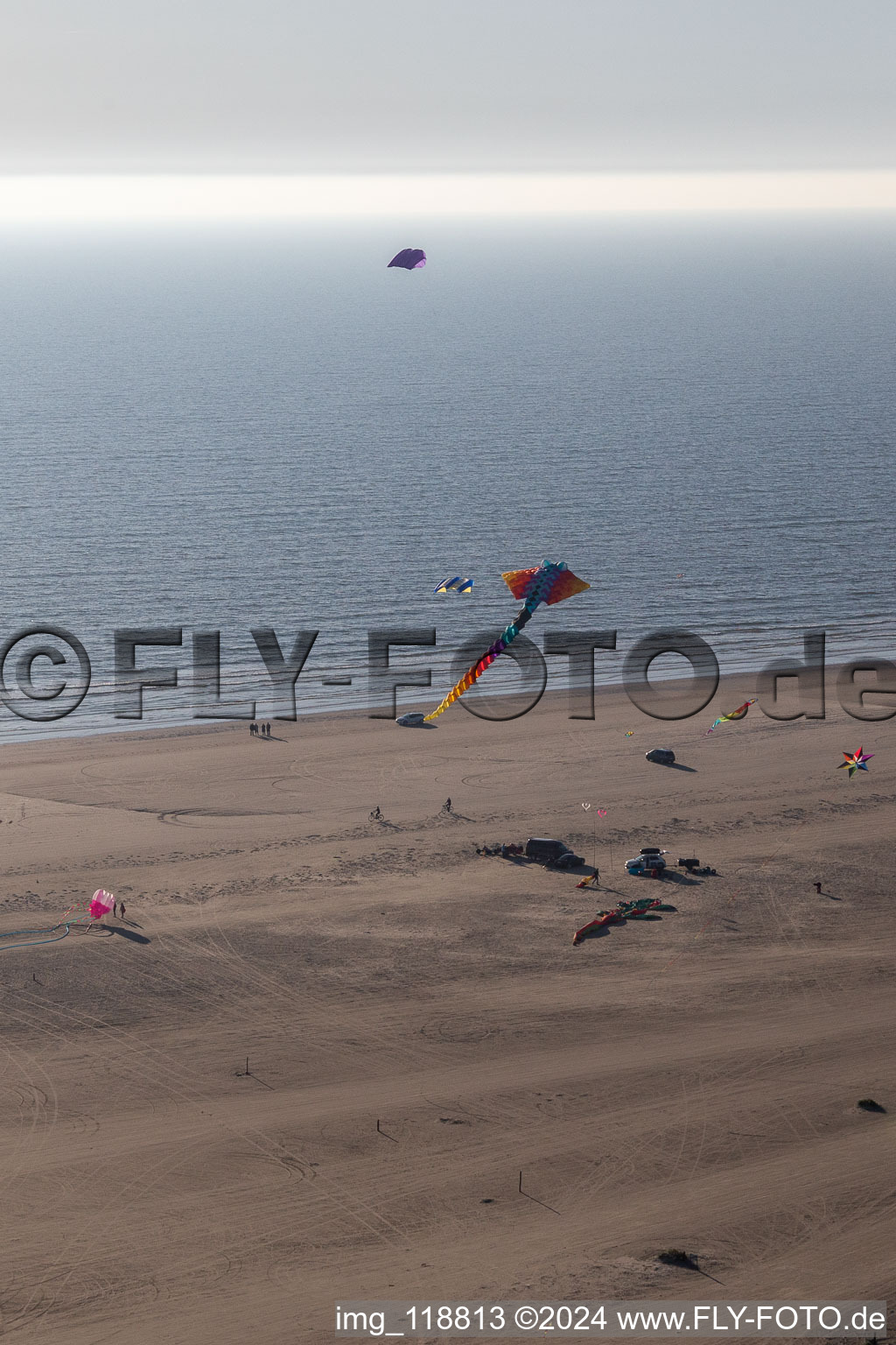 Cerfs-volants sur la plage à Fanø dans le département Syddanmark, Danemark hors des airs