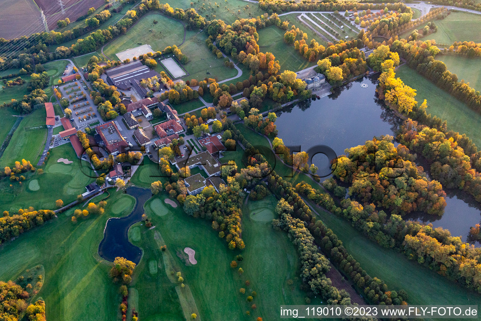 Vue aérienne de Monrepos, terrain de golf à le quartier Eglosheim in Ludwigsburg dans le département Bade-Wurtemberg, Allemagne