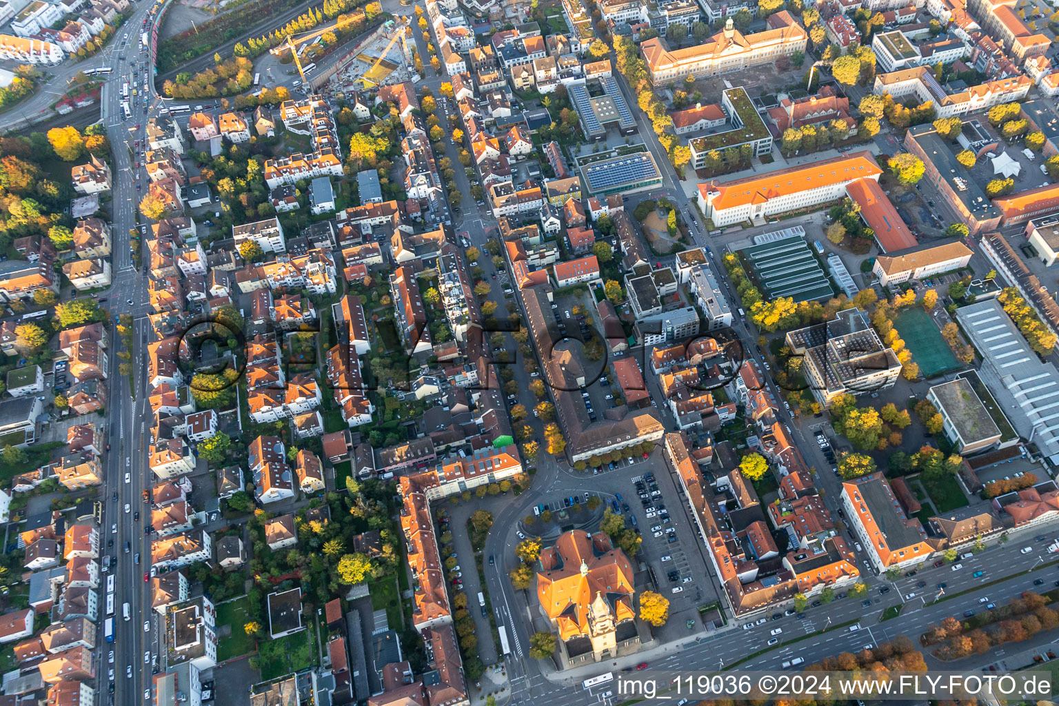 Vue aérienne de Bâtiment de l'église Friedenskirche sur la Karlsplatz à Ludwigsburg dans le département Bade-Wurtemberg, Allemagne