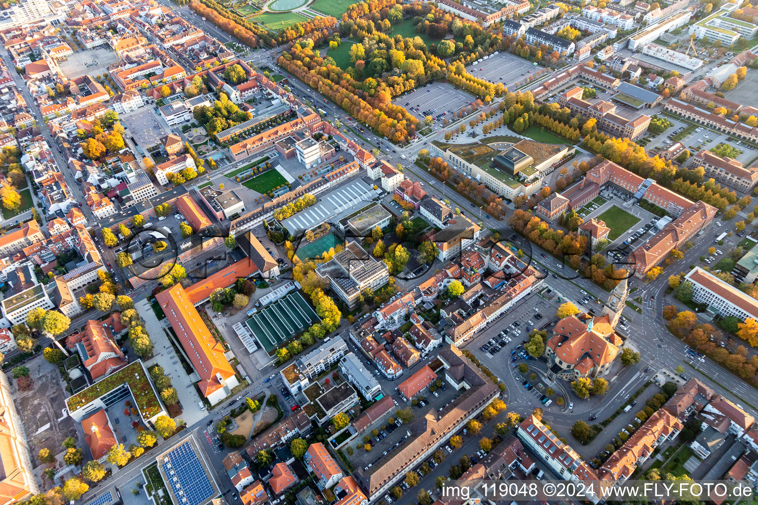 Vue aérienne de Bâtiment de l'église Friedenskirche sur la Karlsplatz à Ludwigsburg dans le département Bade-Wurtemberg, Allemagne