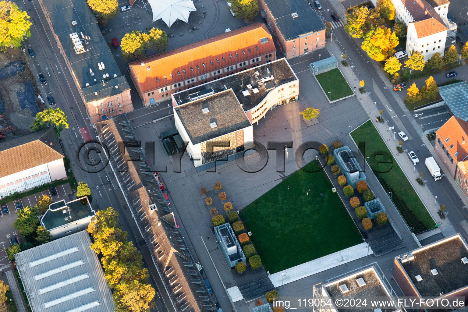 Vue aérienne de Salle du forum dans le parc du château à Ludwigsburg dans le département Bade-Wurtemberg, Allemagne