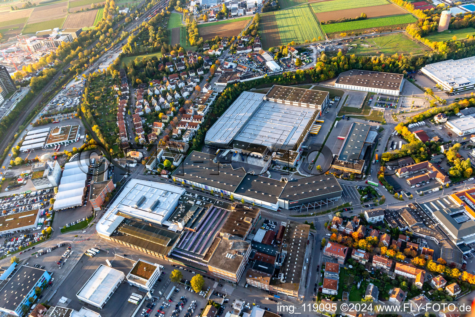 Vue aérienne de Terrain de l'entreprise ANDREAS STIHL AG & Co. KG avec halls, bâtiments d'entreprise et installations de production à le quartier Pflugfelden in Ludwigsburg dans le département Bade-Wurtemberg, Allemagne