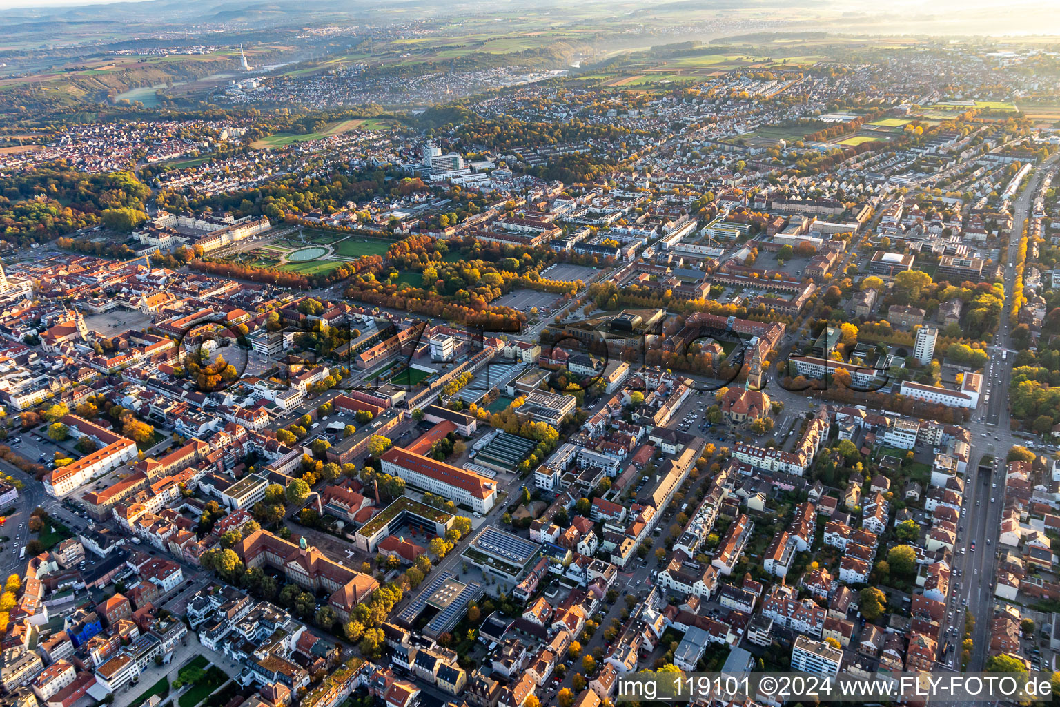 Vue aérienne de Centre-ville dans le centre-ville entre Solitudestrasse et Schloßstrasse à Ludwigsburg dans le département Bade-Wurtemberg, Allemagne