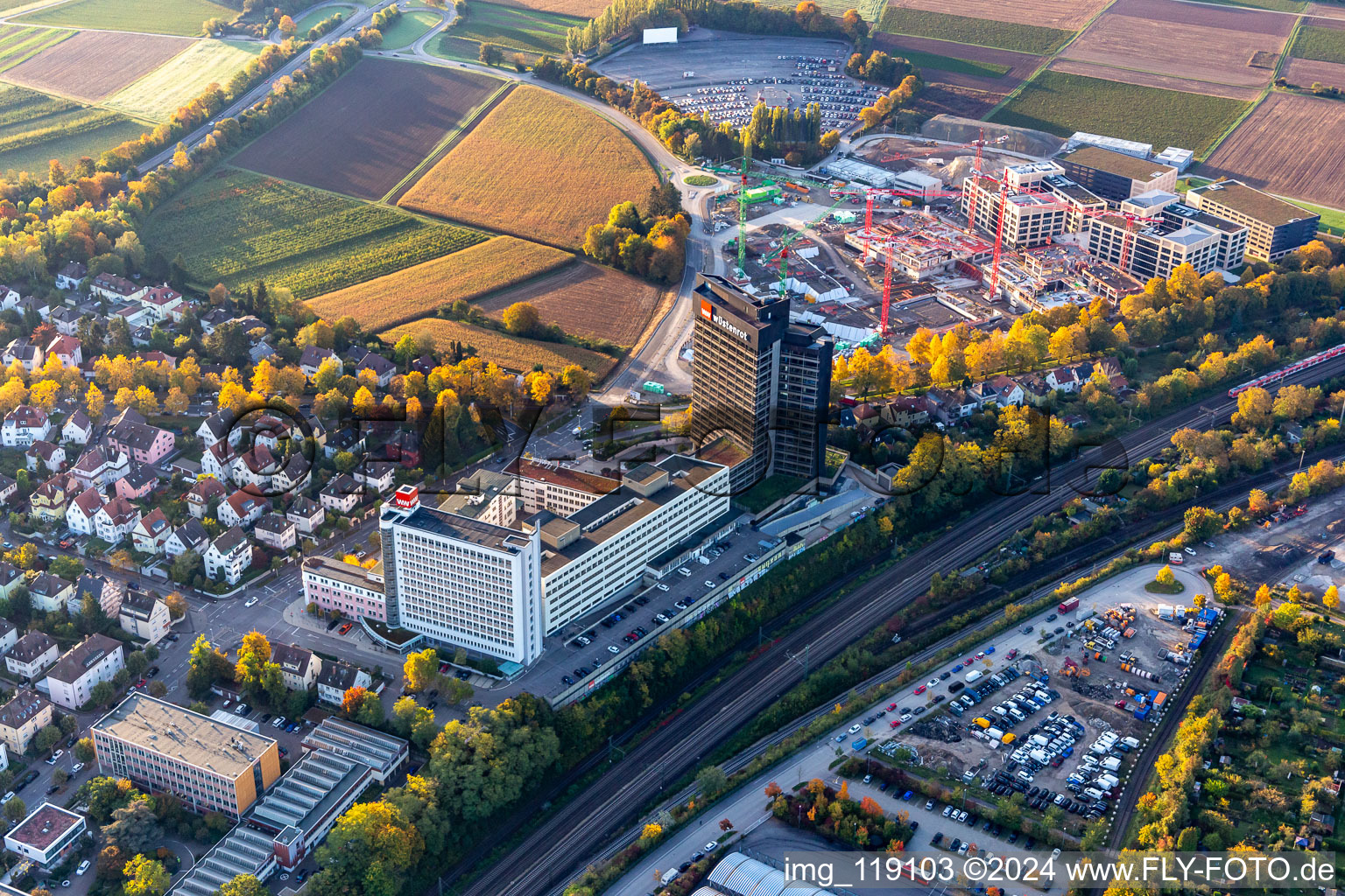 Vue aérienne de Bâtiment de bureaux et administratif de la compagnie d'assurance Wüstenrot Bausparkasse AG, Wüstenrotstrasse à Ludwigsburg dans le département Bade-Wurtemberg, Allemagne