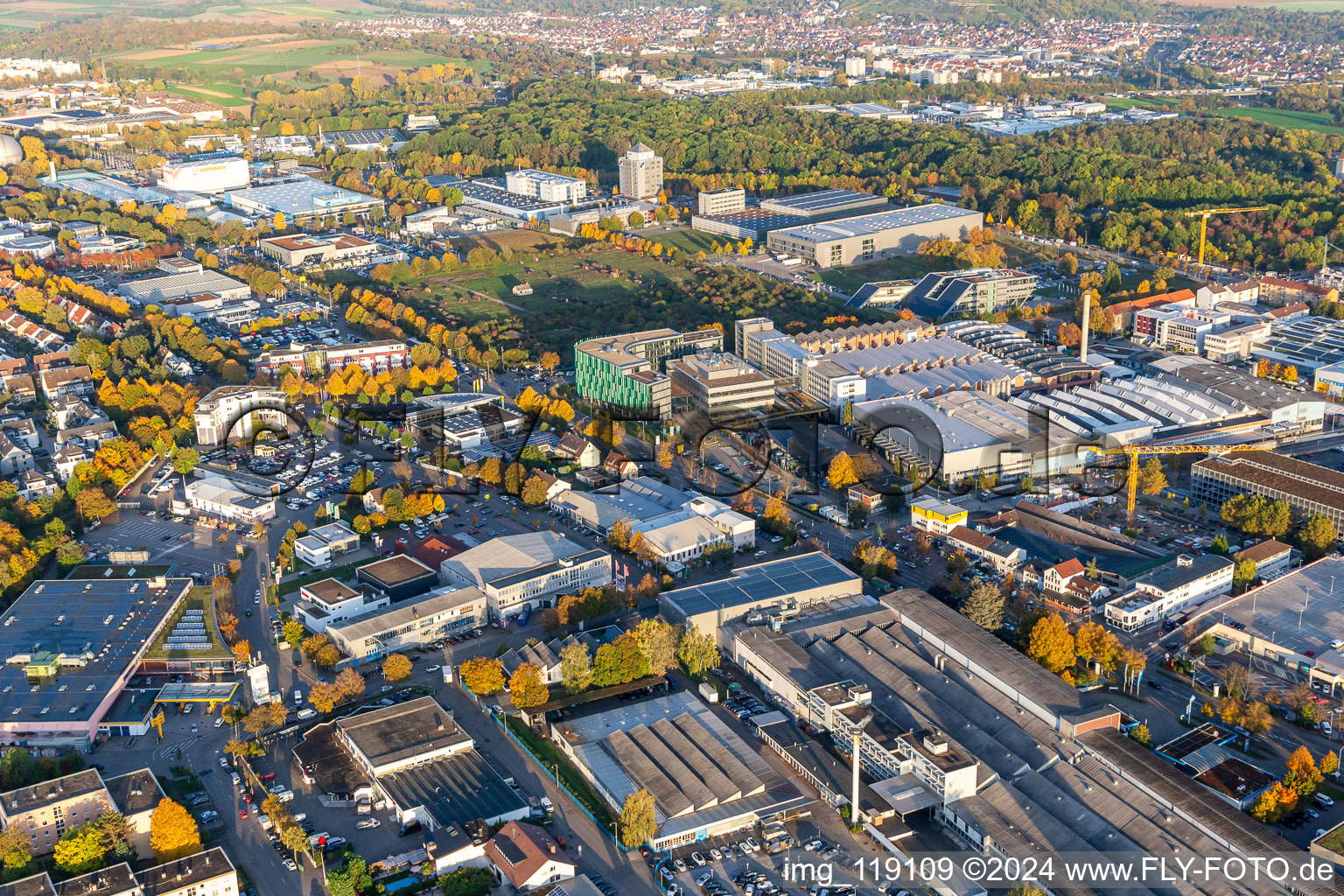 Vue aérienne de Zone industrielle ouest à le quartier Pflugfelden in Ludwigsburg dans le département Bade-Wurtemberg, Allemagne