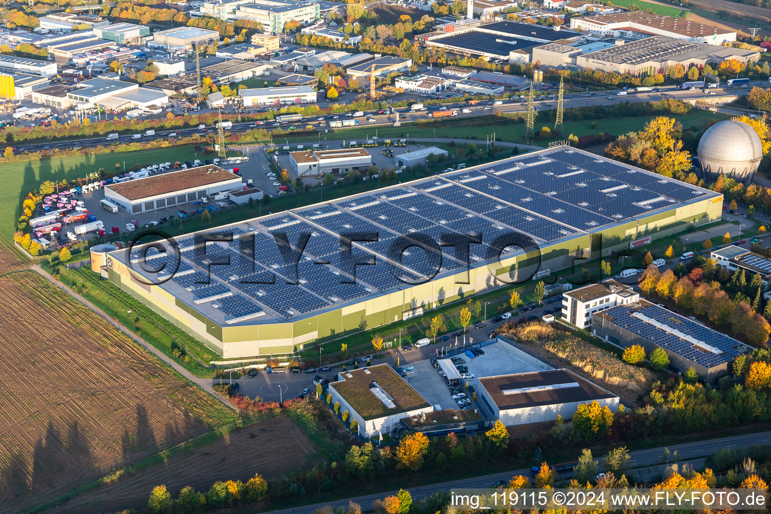 Vue aérienne de Locaux de l'entreprise LAPP KABEL avec halls, bâtiments d'entreprise et installations de production à le quartier Pflugfelden in Ludwigsburg dans le département Bade-Wurtemberg, Allemagne