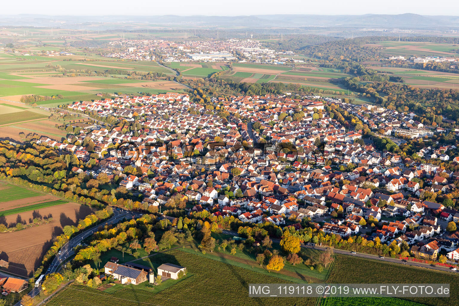 Vue aérienne de Vue des rues et des maisons des quartiers résidentiels à Möglingen dans le département Bade-Wurtemberg, Allemagne