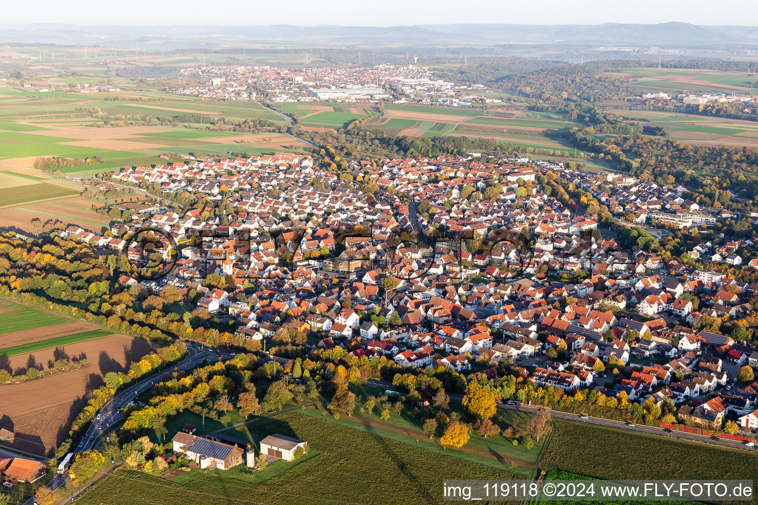 Vue aérienne de Vue des rues et des maisons des quartiers résidentiels à Möglingen dans le département Bade-Wurtemberg, Allemagne