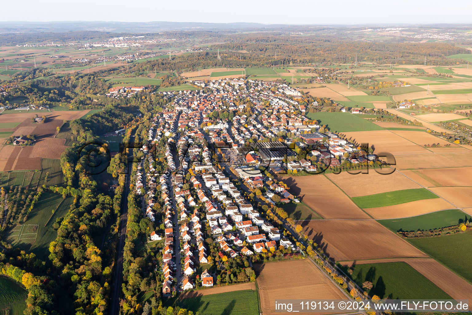 Vue aérienne de Surfaces des berges du Glems en Höfingen à le quartier Höfingen in Leonberg dans le département Bade-Wurtemberg, Allemagne