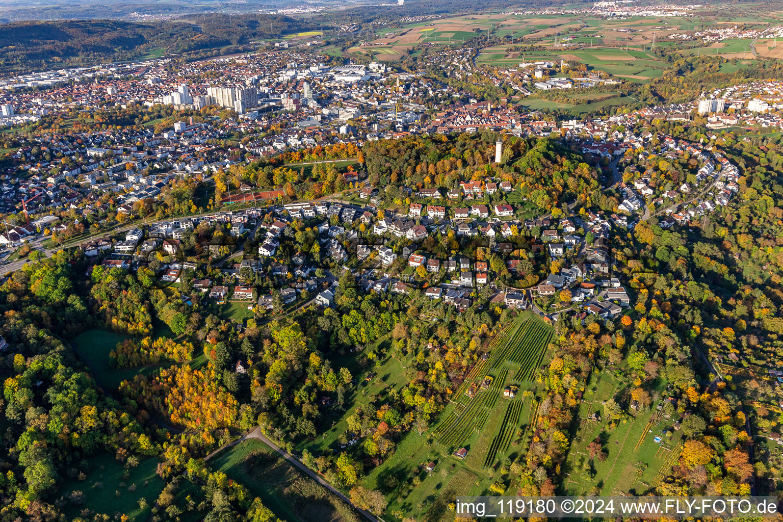 Vue aérienne de Villas dans le quartier résidentiel de la Stuttgarter Straße sur le versant de l'Engelberg dans le quartier d'Eltingen à Leonberg dans le département Bade-Wurtemberg, Allemagne