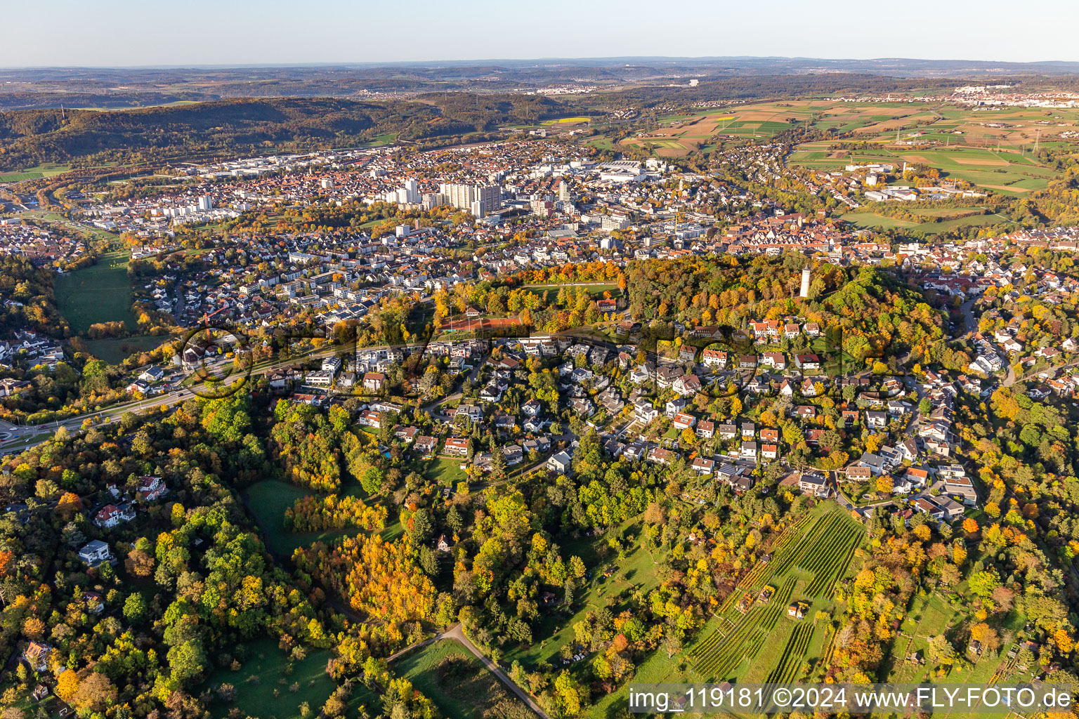 Vue aérienne de Villas dans le quartier résidentiel de la Stuttgarter Straße sur le versant de l'Engelberg dans le quartier d'Eltingen à Leonberg dans le département Bade-Wurtemberg, Allemagne