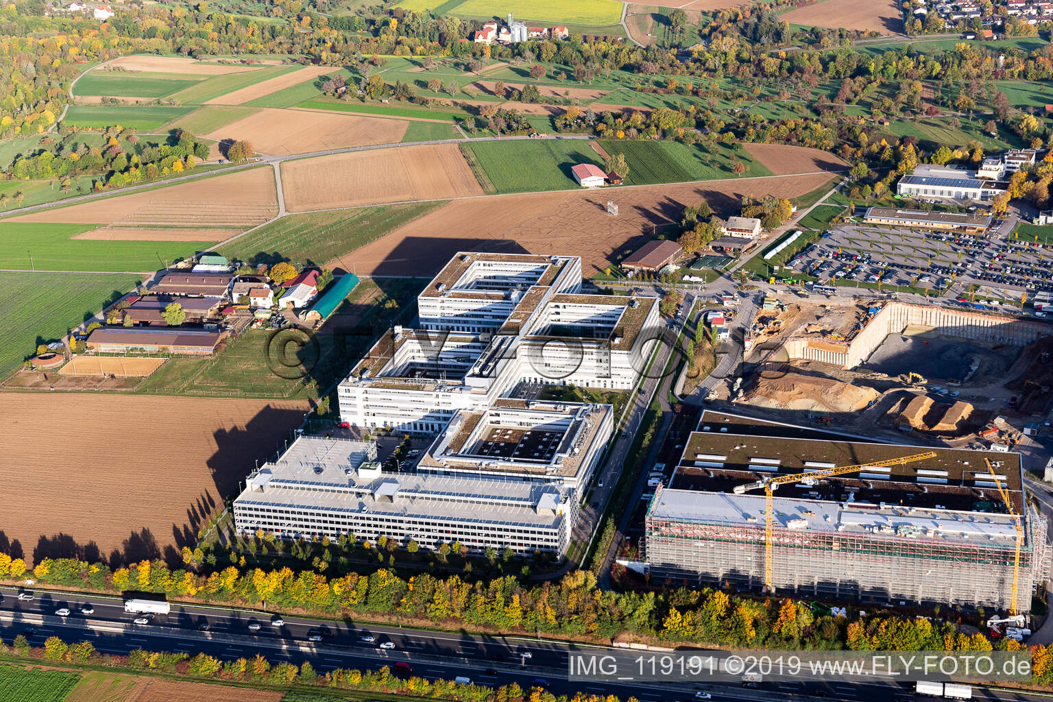 Vue aérienne de Locaux de l'entreprise Thales Deutschland avec halls, bâtiments d'entreprise et installations de production à Ditzingen dans le département Bade-Wurtemberg, Allemagne