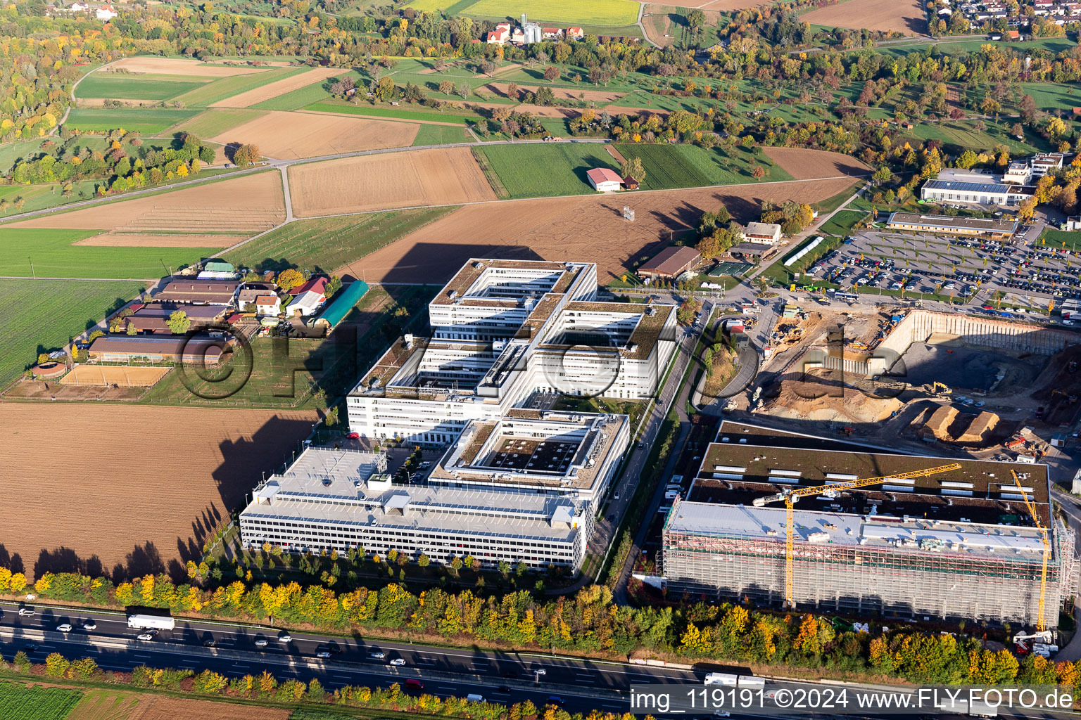 Vue aérienne de Locaux de l'entreprise Thales Deutschland avec halls, bâtiments d'entreprise et installations de production à Ditzingen dans le département Bade-Wurtemberg, Allemagne