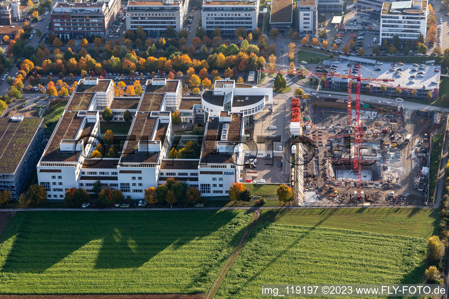 Vue aérienne de Chantier pour la nouvelle construction du bâtiment administratif de Siemens AG dans la Weissacher Straße en Weilimdorf à le quartier Weilimdorf in Stuttgart dans le département Bade-Wurtemberg, Allemagne