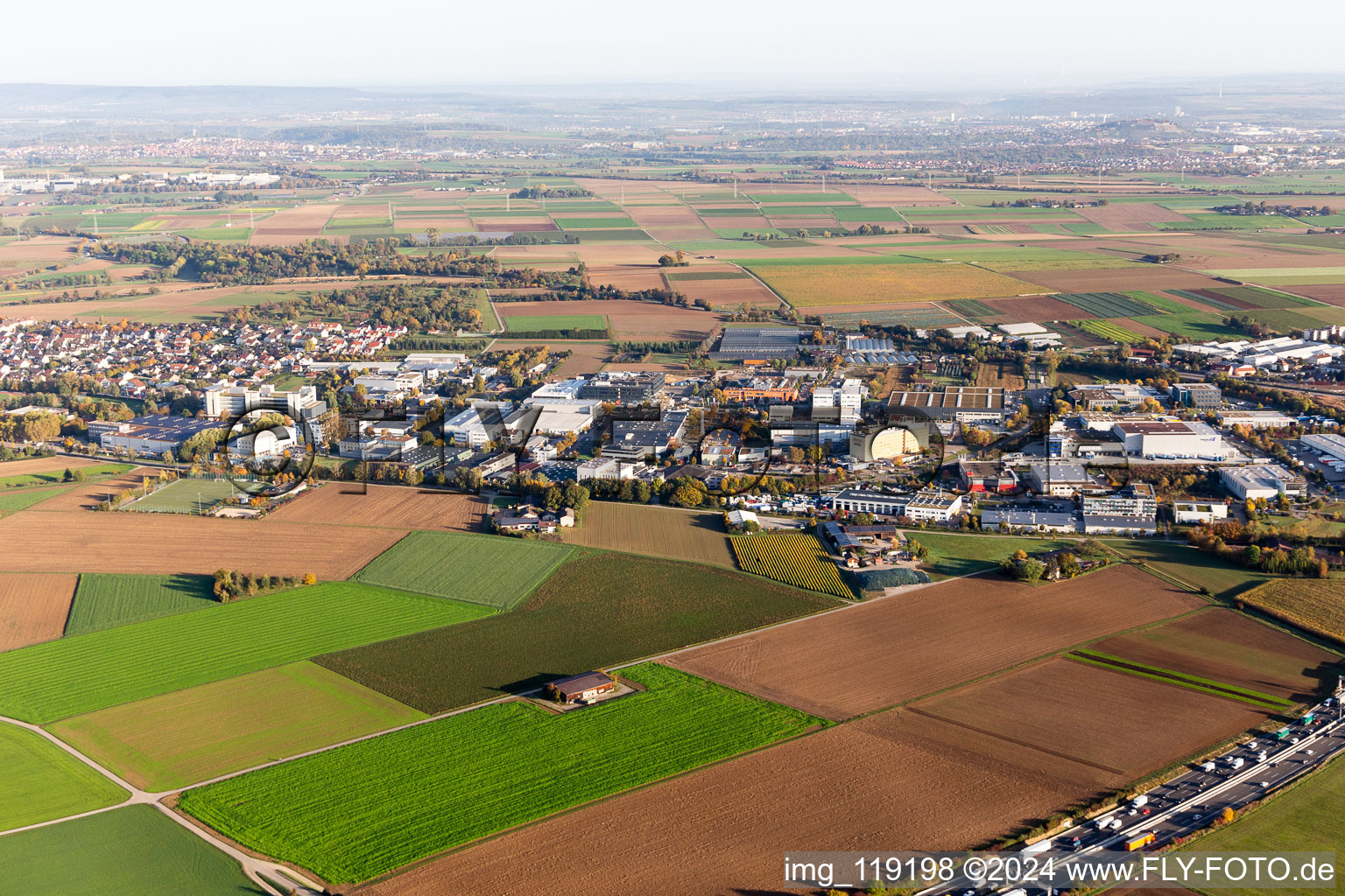 Vue aérienne de Zone industrielle sur l'A81 à Korntal-Münchingen dans le département Bade-Wurtemberg, Allemagne