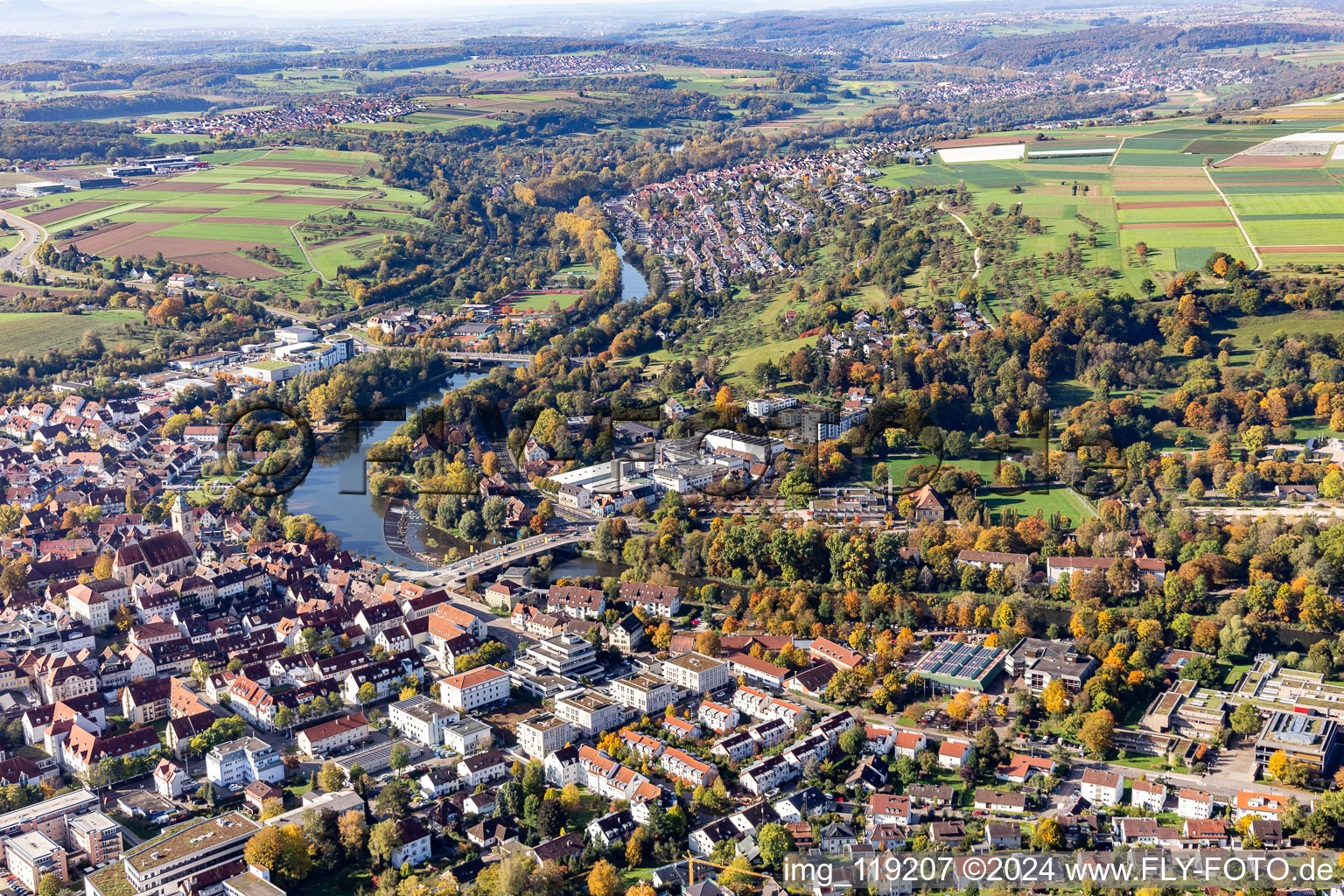 Vue aérienne de Zone riveraine du fleuve Neckar à Nürtingen dans le département Bade-Wurtemberg, Allemagne