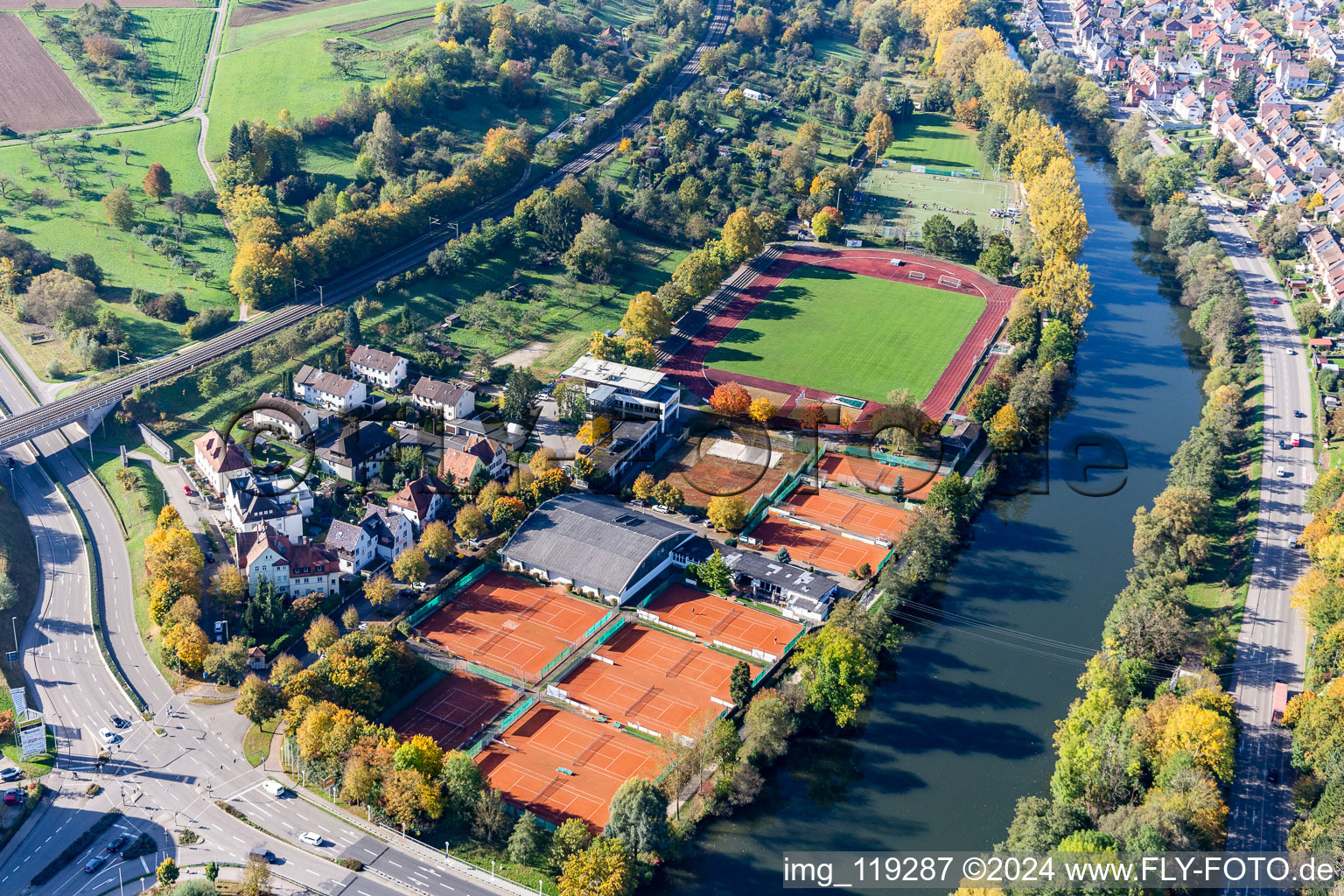 Vue aérienne de FV 09 Nürtingen eV, club de patinage et de tennis Nürtingen eV à Nürtingen dans le département Bade-Wurtemberg, Allemagne