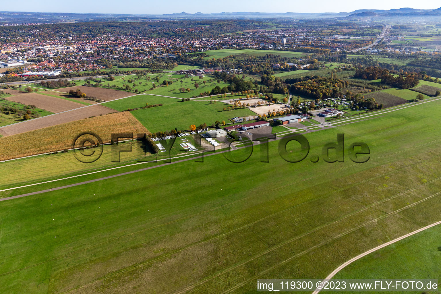 Vue aérienne de Aire de vol à voile sur l'aérodrome de Hahnweide dans le quartier de Schafhof à Kirchheim unter Teck dans le département Bade-Wurtemberg, Allemagne