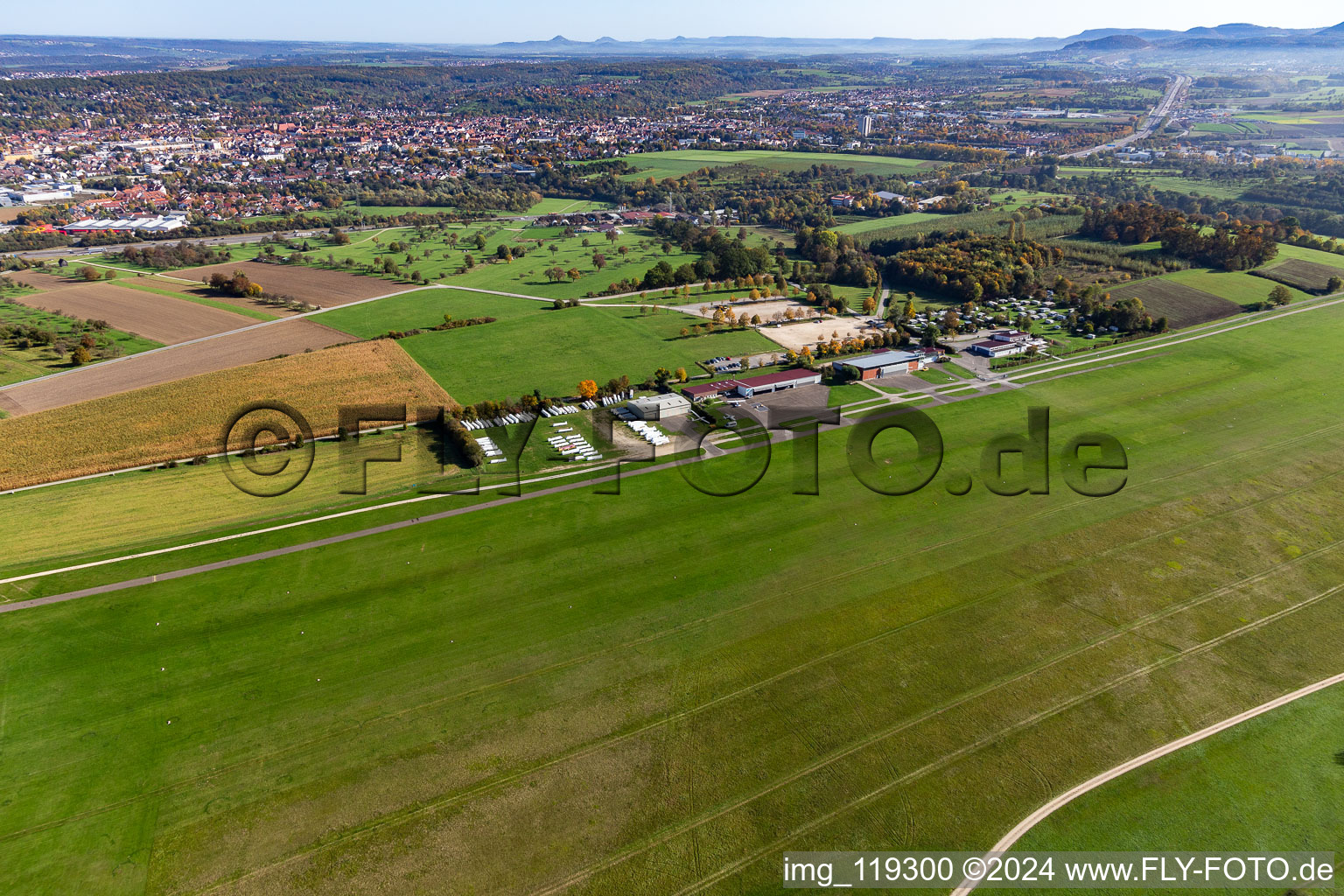 Vue aérienne de Aire de vol à voile sur l'aérodrome de Hahnweide dans le quartier de Schafhof à Kirchheim unter Teck dans le département Bade-Wurtemberg, Allemagne