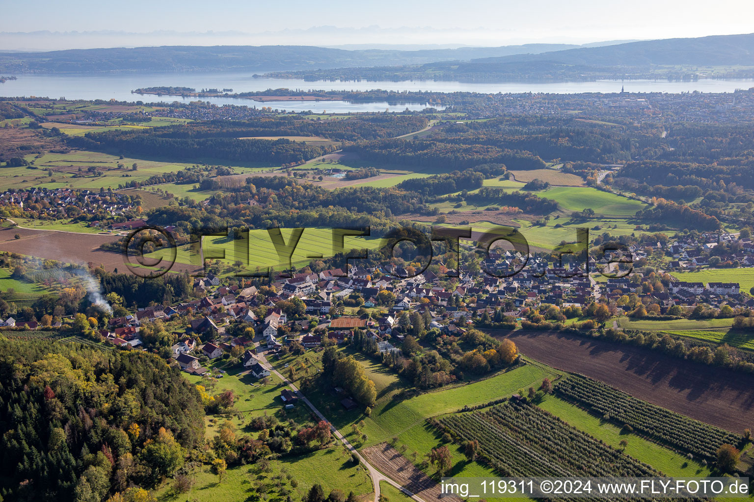 Vue aérienne de Quartier Güttingen in Radolfzell am Bodensee dans le département Bade-Wurtemberg, Allemagne